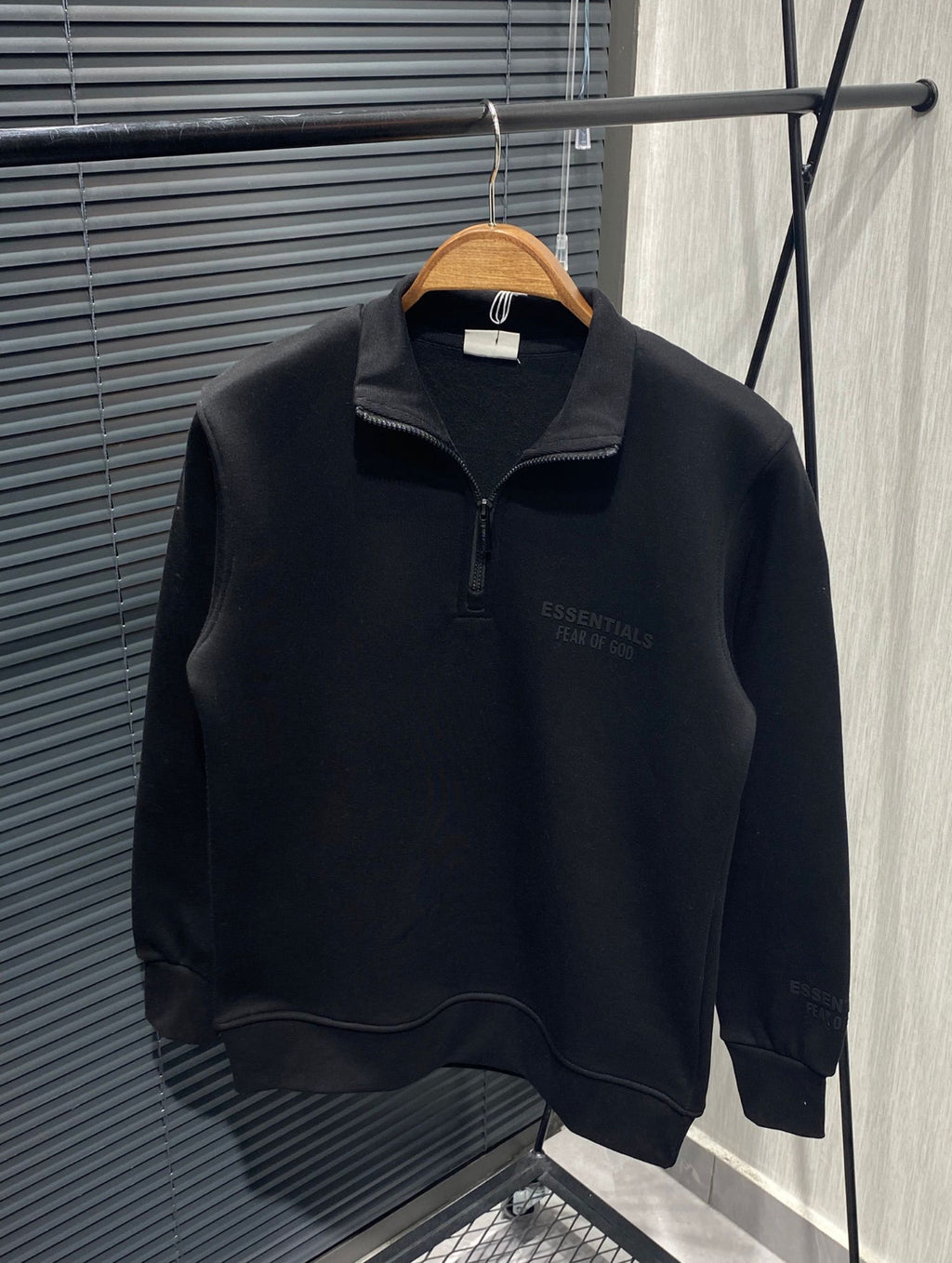 Essentials Quater Zip