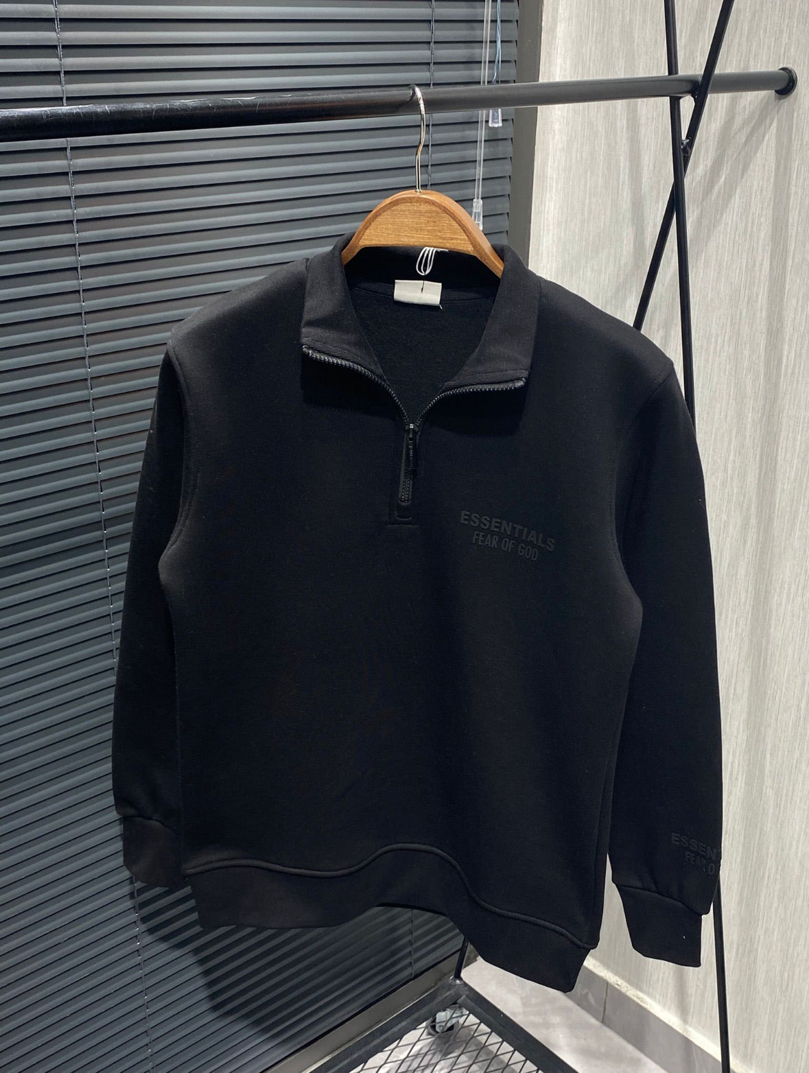 Essentials Quater Zip