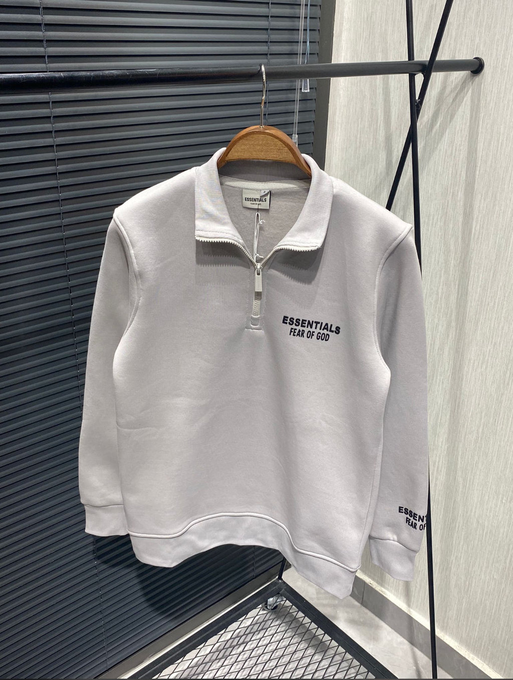 Essentials Quater Zip